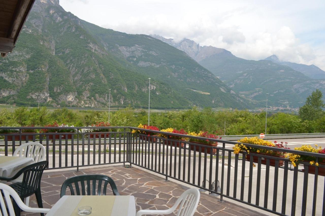 Garni Anna Hotell Besenello Exteriör bild