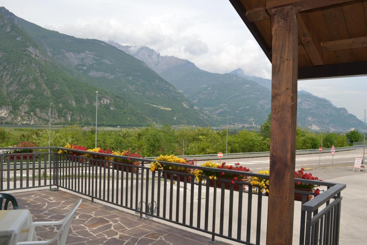 Garni Anna Hotell Besenello Exteriör bild